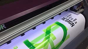 Чем отличается Интерьерная печать от широкоформатной печати?